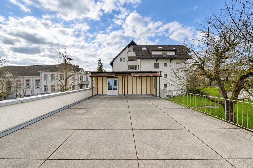 Investimento immobiliare in posizione centrale - Casa multifamiliare con 5 appartamenti + 2 unità commerciali – foto 8 di 14