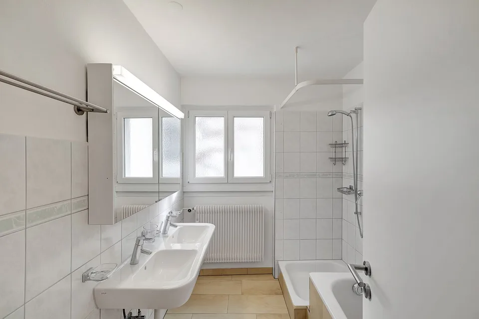 Investimento immobiliare in posizione centrale - Casa multifamiliare con 5 appartamenti + 2 unità commerciali – foto 7 di 14