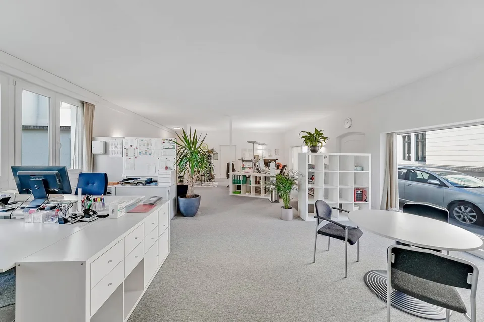 Investimento immobiliare in posizione centrale - Casa multifamiliare con 5 appartamenti + 2 unità commerciali – foto 12 di 14