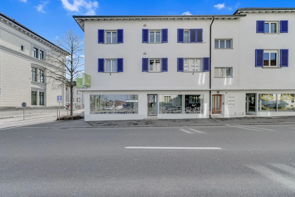 Investimento immobiliare in posizione centrale - Casa multifamiliare con 5 appartamenti + 2 unità commerciali – foto 2 di 14