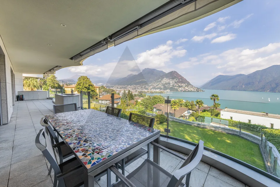 ATTICO CON VISTA LAGO, PISCINA INTERNA E SPA – Foto 3 von 13