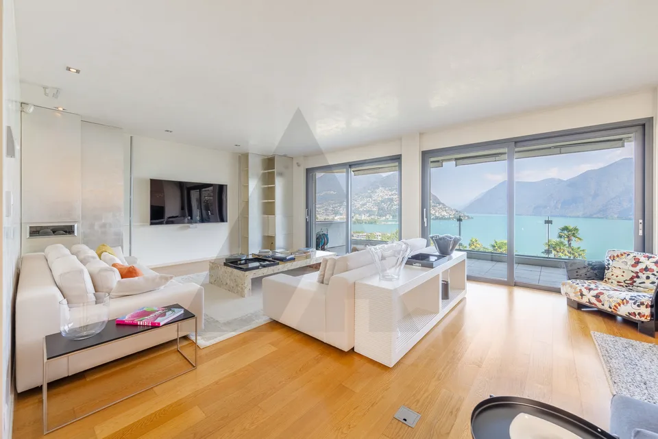 ATTICO CON VISTA LAGO, PISCINA INTERNA E SPA – Foto 5 von 13