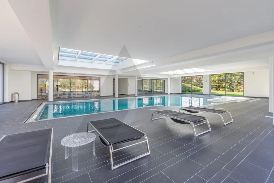 ATTICO CON VISTA LAGO, PISCINA INTERNA E SPA – Foto 13 von 13