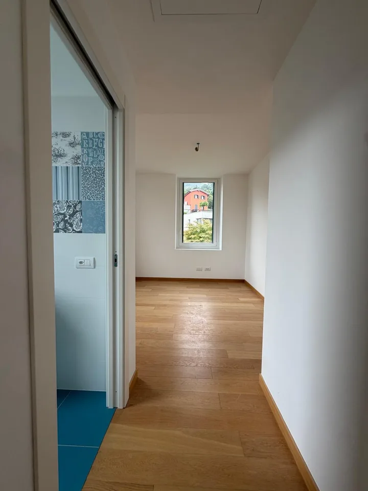 Magliaso – Elegante 2,5 locali con accesso indipendente, giardino e locale aggiuntivo – foto 10 di 11