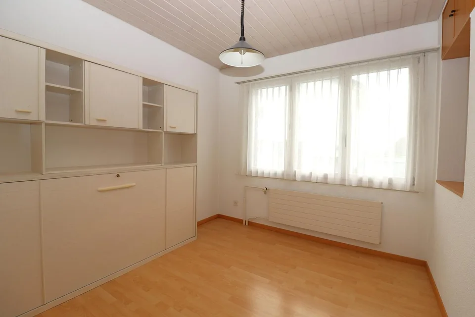 Freistehendes 4.5-Zimmer-Einfamilienhaus in ruhigem Wohnquartier – Foto 10 von 16