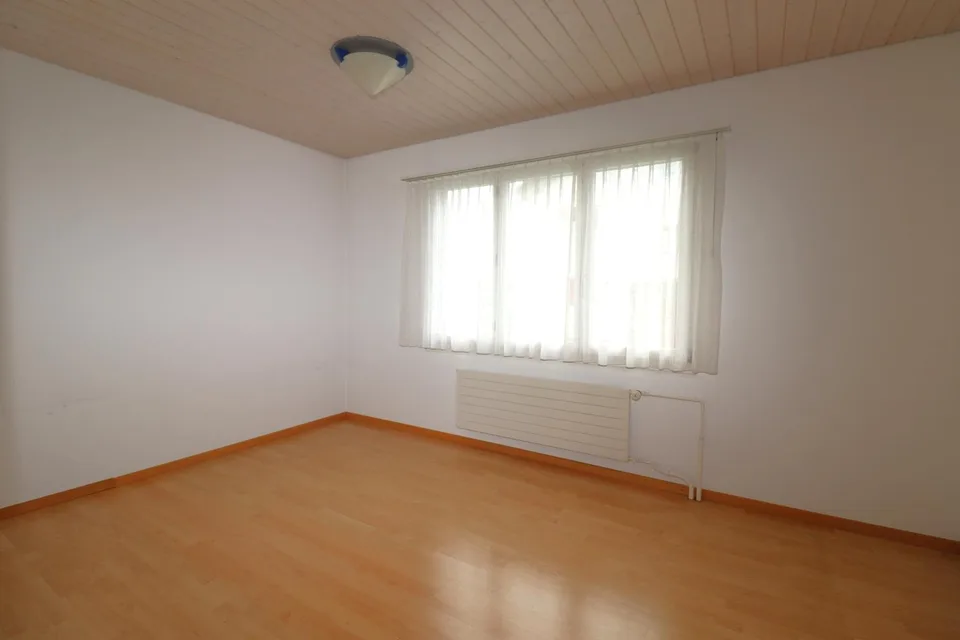 Freistehendes 4.5-Zimmer-Einfamilienhaus in ruhigem Wohnquartier – Foto 9 von 16
