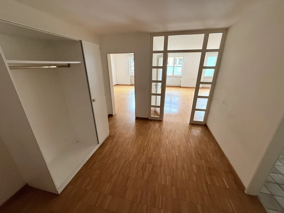Vivere nella città di Laufen: grande appartamento con 2 bagni – foto 2 di 6