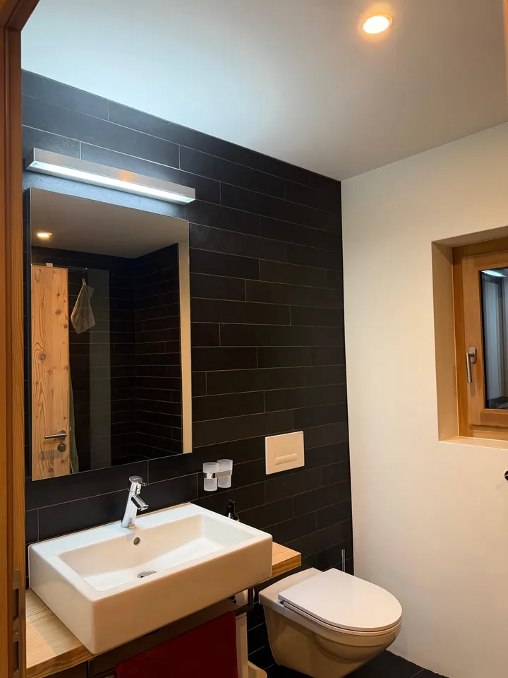 Moderne 3-Zimmer-Erstwohnung mit Loggia in Scuol– ab sofort verfügbar – Foto 10 von 11