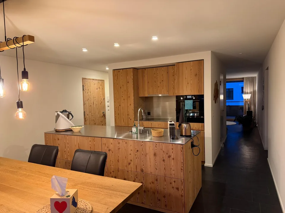 Moderne 3-Zimmer-Erstwohnung mit Loggia in Scuol– ab sofort verfügbar – Foto 4 von 11