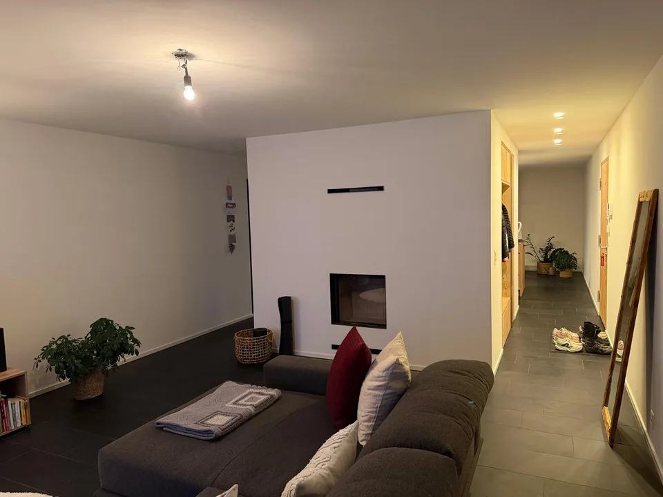 Moderne 3-Zimmer-Erstwohnung mit Loggia in Scuol– ab sofort verfügbar – Foto 3 von 11