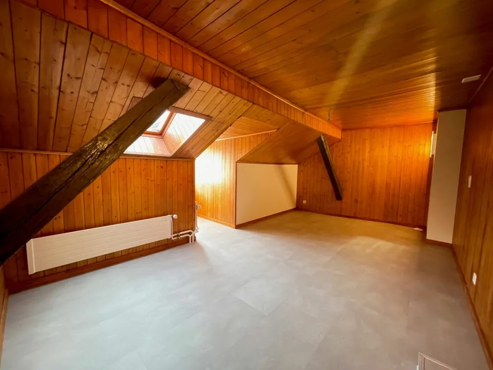 Gemütliche 2.5-Zimmer-Dachwohnung im historischen Ambiente von Rapperswil zu vermieten – Foto 7 von 12