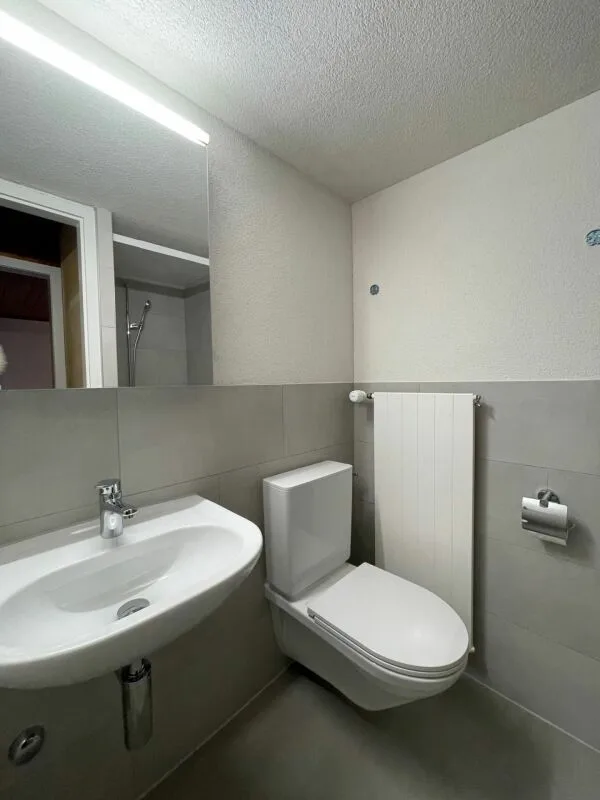 Gemütliche 2.5-Zimmer-Dachwohnung im historischen Ambiente von Rapperswil zu vermieten – Foto 9 von 12