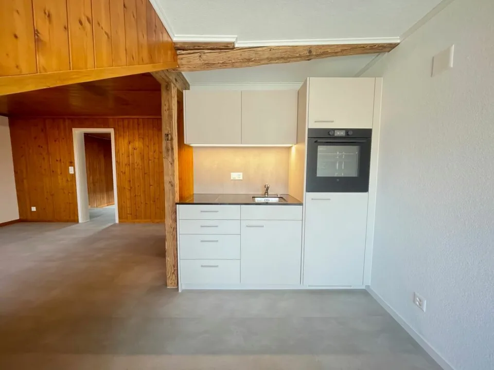 Gemütliche 2.5-Zimmer-Dachwohnung im historischen Ambiente von Rapperswil zu vermieten – Foto 3 von 12
