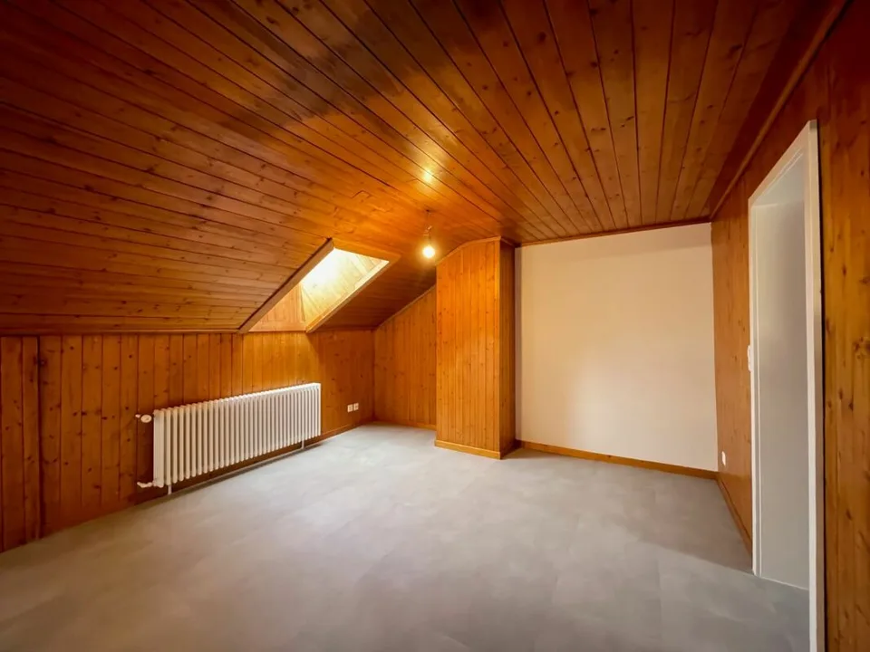 Gemütliche 2.5-Zimmer-Dachwohnung im historischen Ambiente von Rapperswil zu vermieten – Foto 5 von 12