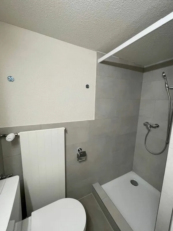Gemütliche 2.5-Zimmer-Dachwohnung im historischen Ambiente von Rapperswil zu vermieten – Foto 10 von 12