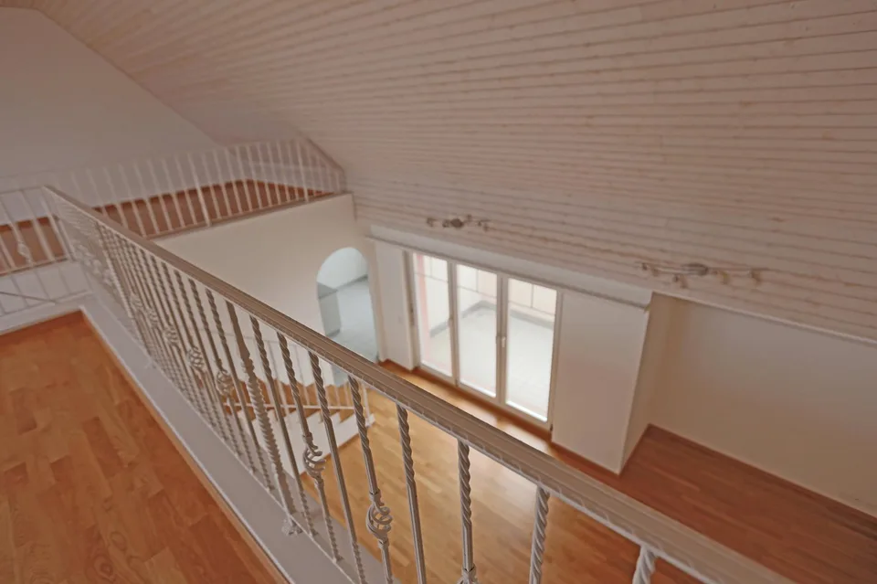 Maisonette appartamento mansardato con caminetto e torre di lavaggio – foto 3 di 8