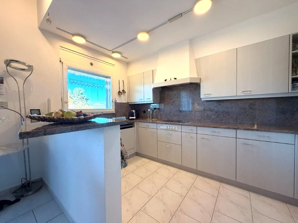 Gepflegte 4.5-Zimmer-Wohnung mit Weitblick, Abendsonne und grosser Doppelgarage – Foto 5 von 15