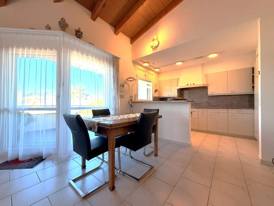 Gepflegte 4.5-Zimmer-Wohnung mit Weitblick, Abendsonne und grosser Doppelgarage – Foto 4 von 15