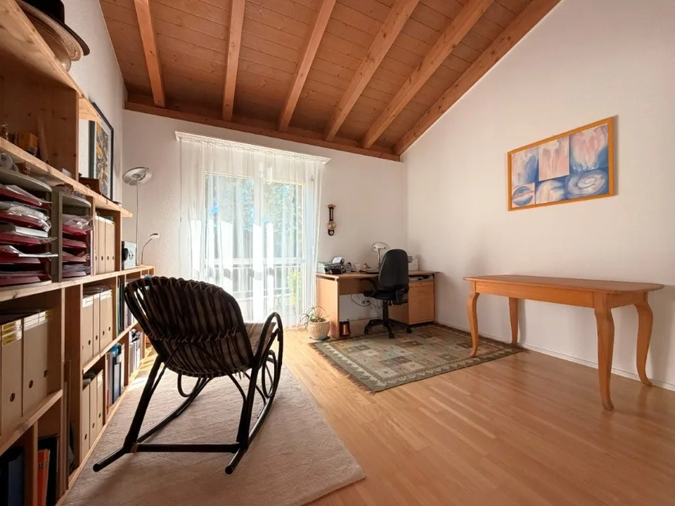 Gepflegte 4.5-Zimmer-Wohnung mit Weitblick, Abendsonne und grosser Doppelgarage – Foto 6 von 15