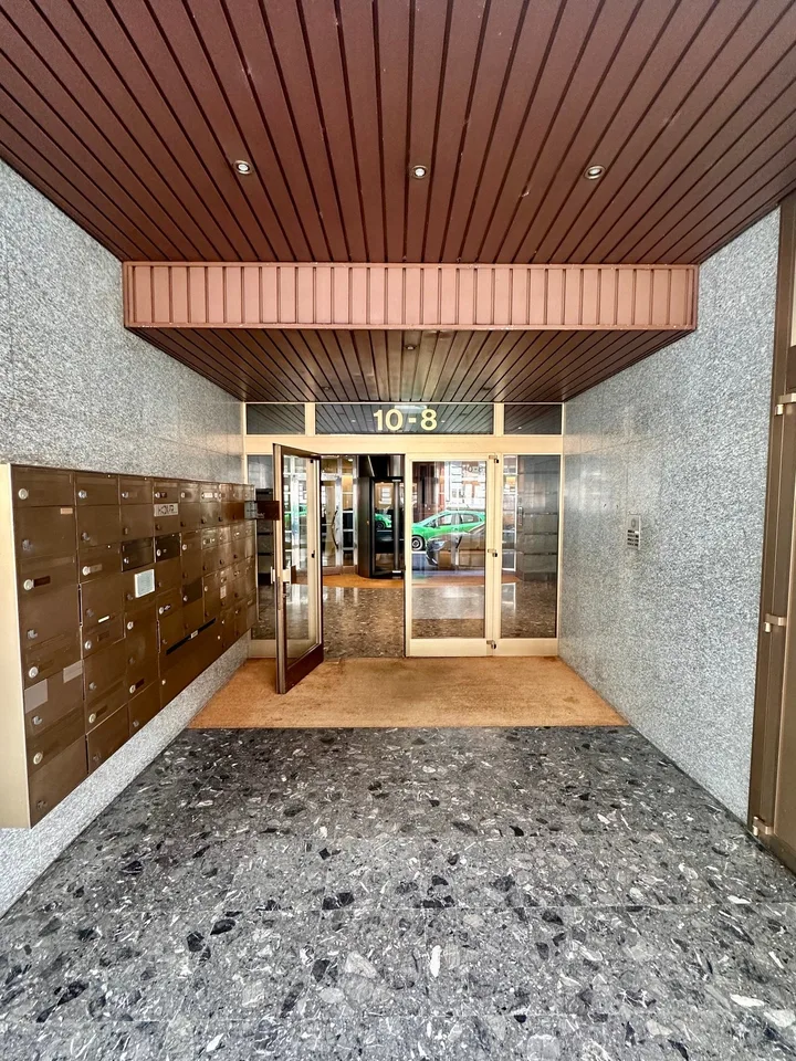 BUREAUX TRÈS BIEN SITUÉS AU CŒUR DU CENTRE-VILLE DE GENEVE – photo 3 sur 12
