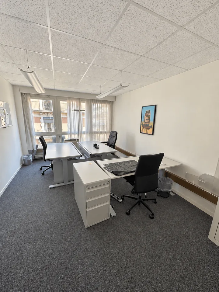BUREAUX TRÈS BIEN SITUÉS AU CŒUR DU CENTRE-VILLE DE GENEVE – photo 10 sur 12