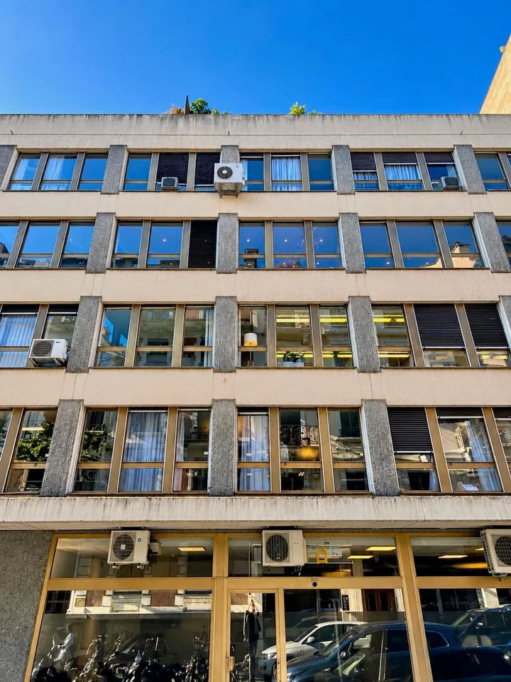 BUREAUX TRÈS BIEN SITUÉS AU CŒUR DU CENTRE-VILLE DE GENEVE – photo 2 sur 12