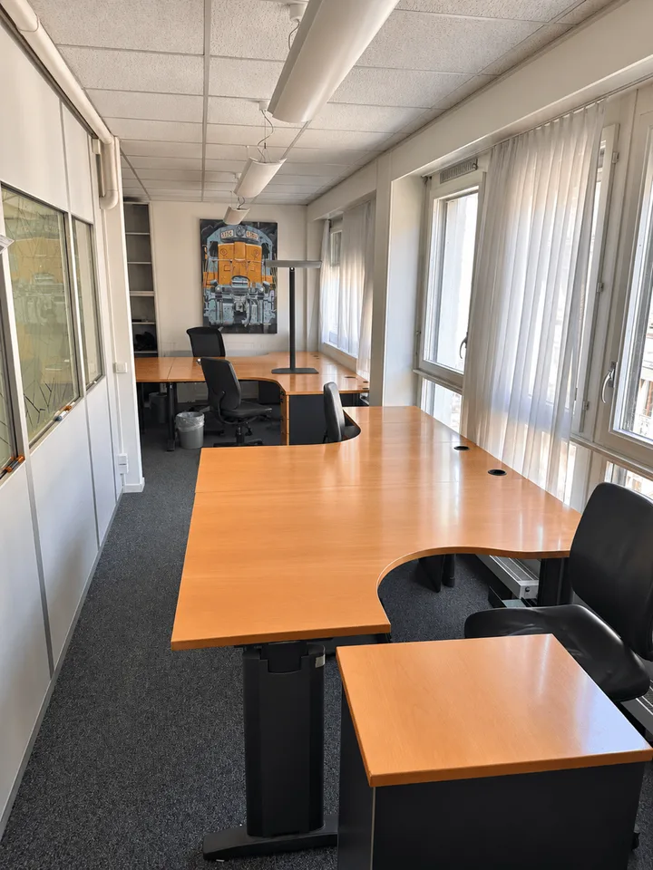 BUREAUX TRÈS BIEN SITUÉS AU CŒUR DU CENTRE-VILLE DE GENEVE – photo 11 sur 12