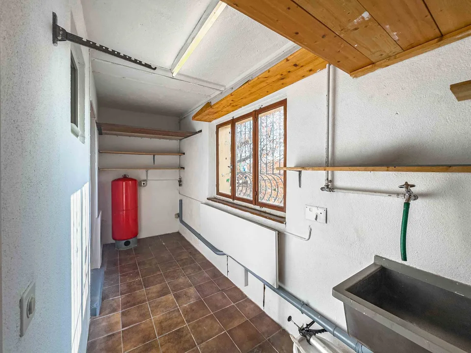 Großes Einfamilienhaus im Grünen in Aranno – Foto 8 von 11