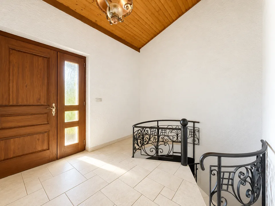 Villa indipendente con piscina su una magnifica parcelle alberata – foto 10 di 13