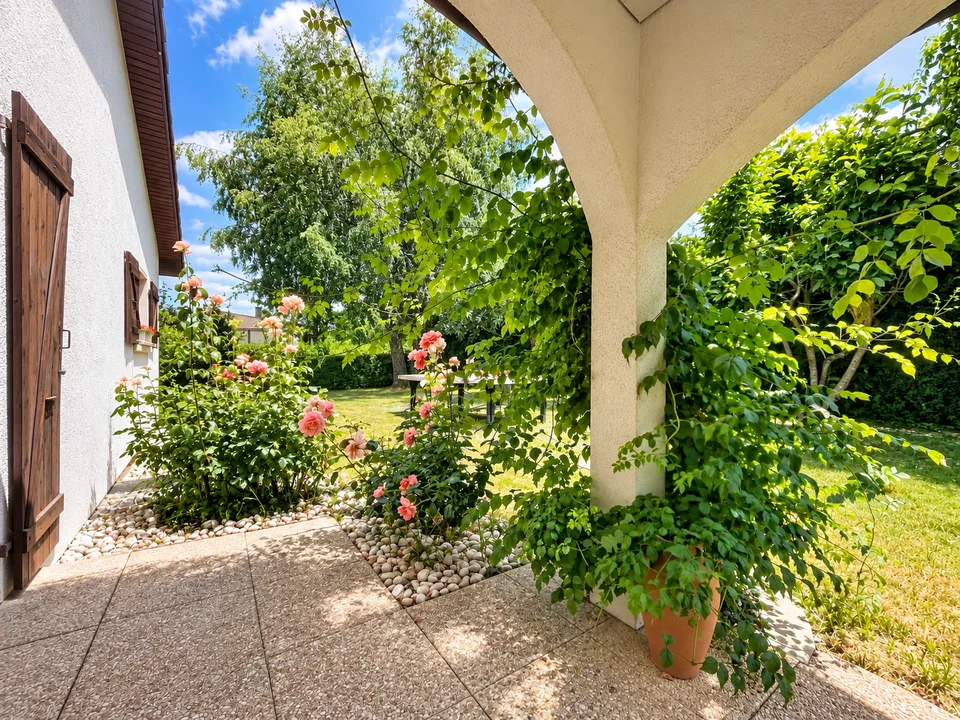 Villa indipendente con piscina su una magnifica parcelle alberata – foto 4 di 13