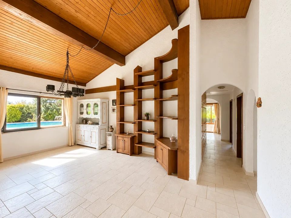 Villa indipendente con piscina su una magnifica parcelle alberata – foto 11 di 13
