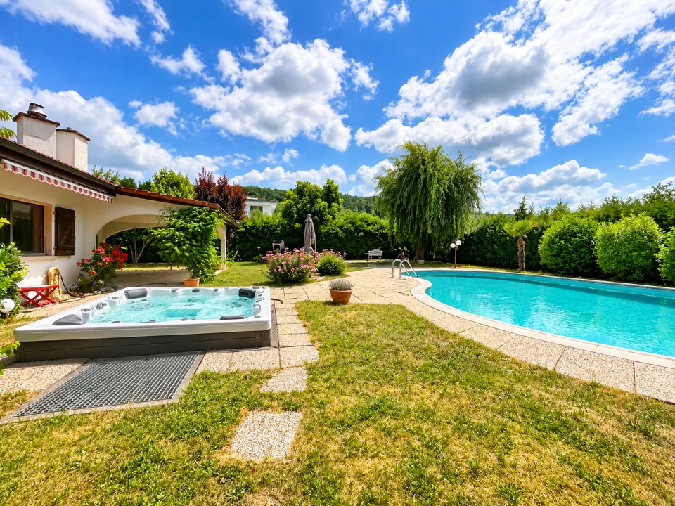 Villa indipendente con piscina su una magnifica parcelle alberata – foto 7 di 13