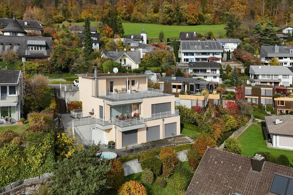 Maison de famille luxueuse de 6,5 pièces dans un emplacement panoramique de premier choix – photo 9 sur 11