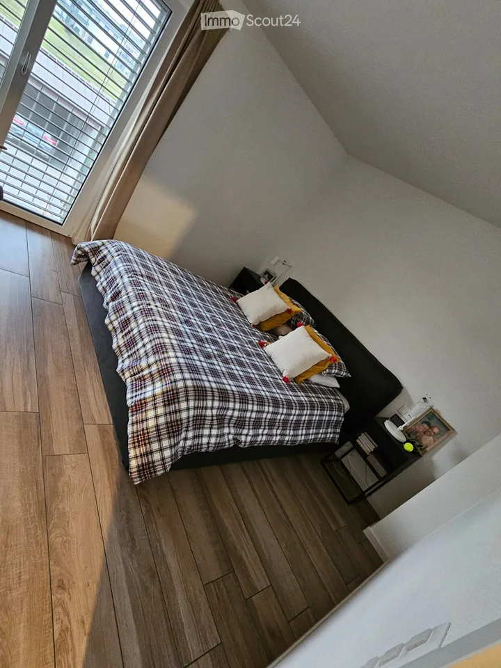 Übernahme des Mietvertrags Villa 6,5 Zimmer mit Garten in St-Livres – Foto 3 von 5