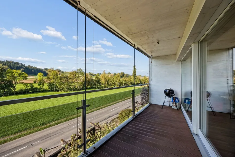 Vie rurale avec vue panoramique : Bâtiment d'habitation flexible avec local commercial et potentiel d'extension – photo 7 sur 13