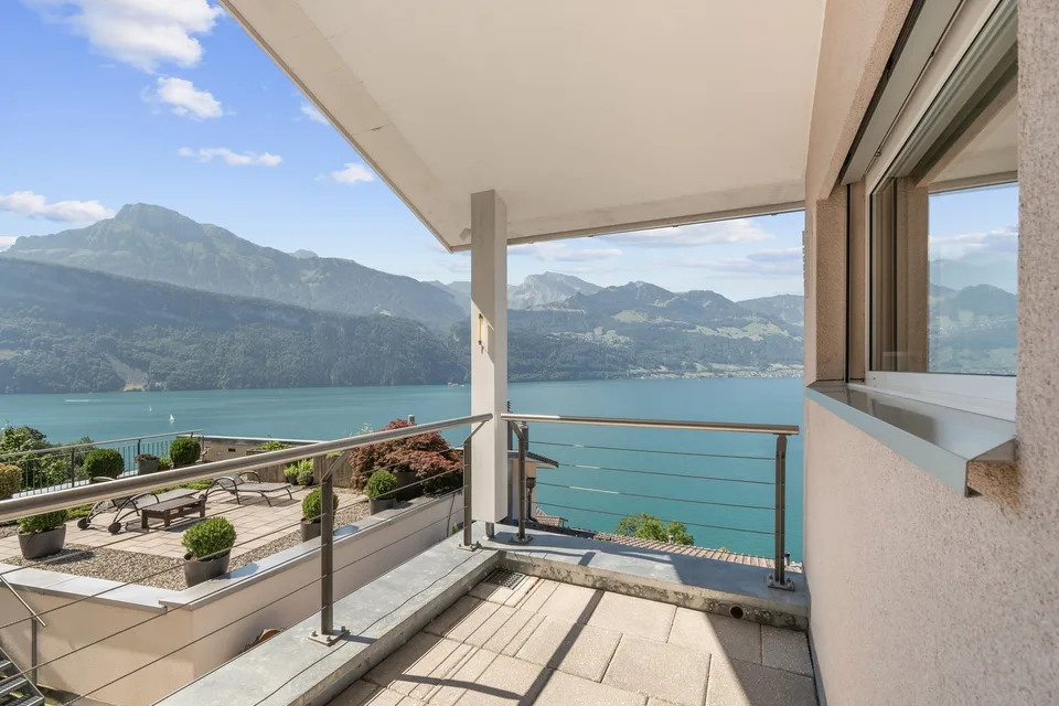 Traumhaftes Wohnen mit riesigem Garten und unverbaubarem See & Alpenpa – Foto 9 von 10