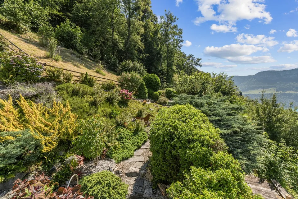 Traumhaftes Wohnen mit riesigem Garten und unverbaubarem See & Alpenpa – Foto 10 von 10