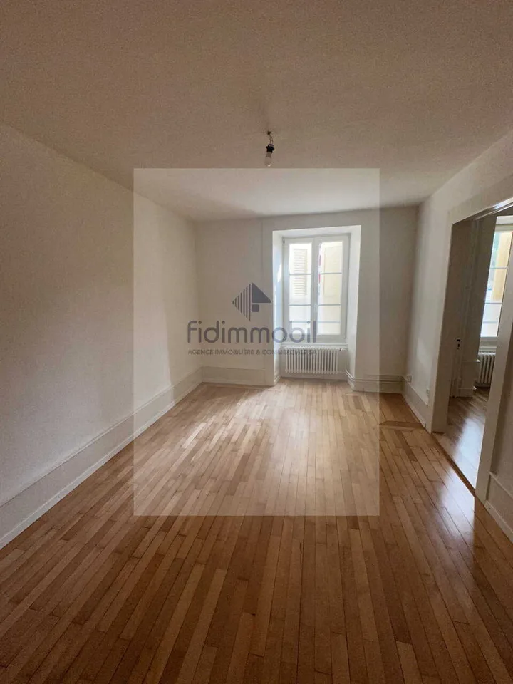 Appartement im Erdgeschoss, eingerichtete Küche, Wohnzimmer, 2 Schlafzimmer, Badezimmer – Foto 7 von 7