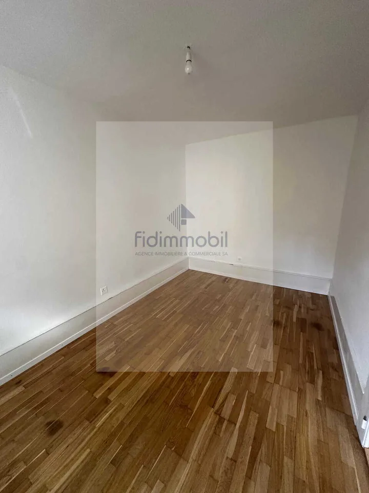 Appartement im Erdgeschoss, eingerichtete Küche, Wohnzimmer, 2 Schlafzimmer, Badezimmer – Foto 6 von 7