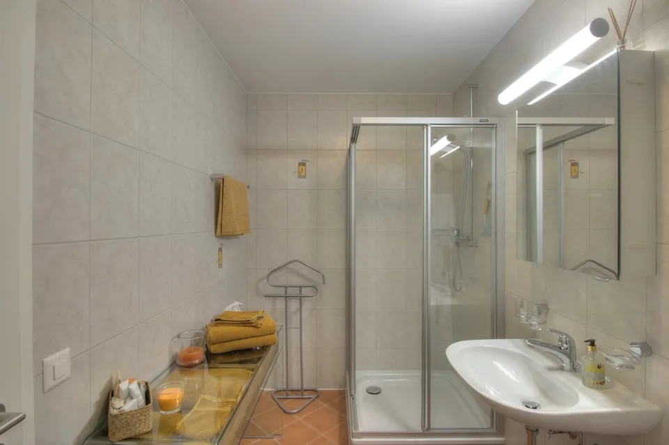 Prachtiges 4.5-Zimmer-Dachgeschoß mit atemberaubendem Blick – Foto 10 von 13