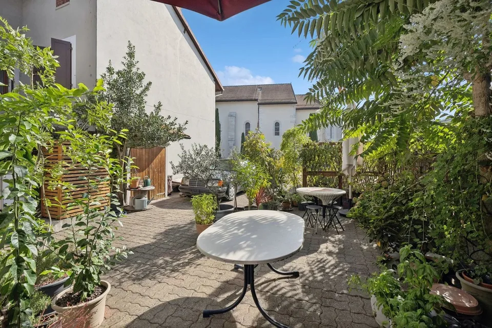 Haus im Dorfstil: 4 vermietete Wohnungen und 1 Arkade - großes Potenzial – Foto 2 von 13