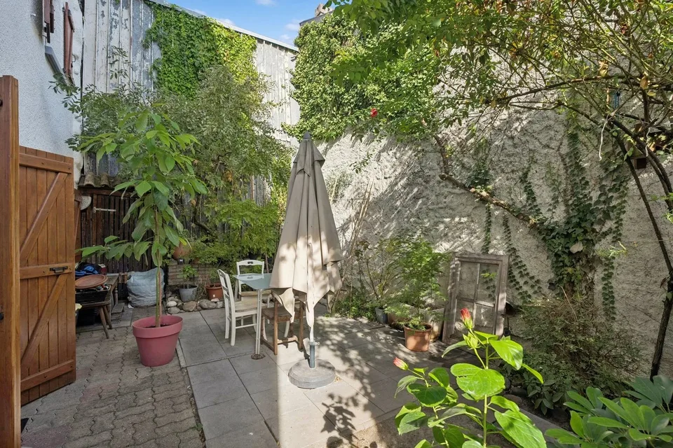 Haus im Dorfstil: 4 vermietete Wohnungen und 1 Arkade - großes Potenzial – Foto 3 von 13