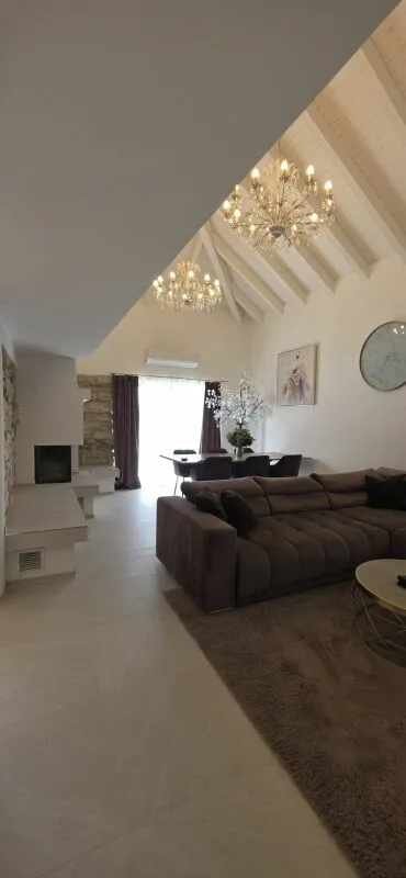 Wunderschönes, grosses 8.5 Zimmer EFH an Privatstrasse, mit grossem Garten – Foto 10 von 30