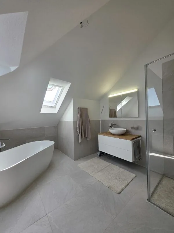 Wunderschönes, grosses 8.5 Zimmer EFH an Privatstrasse, mit grossem Garten – Foto 13 von 30