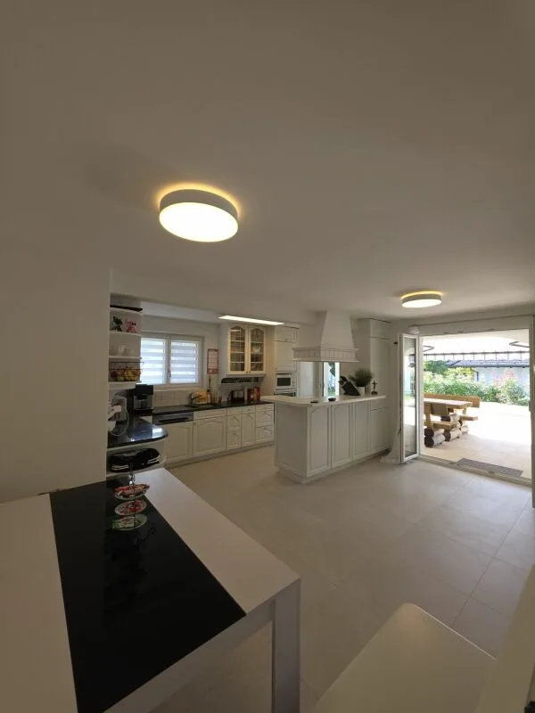 Wunderschönes, grosses 8.5 Zimmer EFH an Privatstrasse, mit grossem Garten – Foto 9 von 30