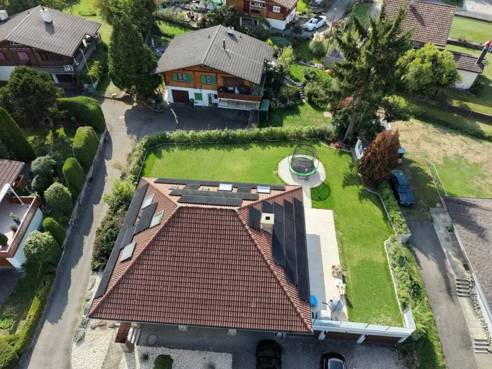 Wunderschönes, grosses 8.5 Zimmer EFH an Privatstrasse, mit grossem Garten – Foto 30 von 30