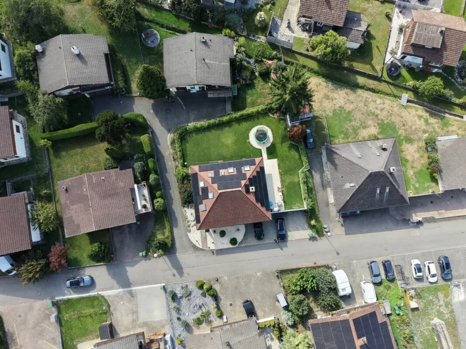 Wunderschönes, grosses 8.5 Zimmer EFH an Privatstrasse, mit grossem Garten – Foto 29 von 30