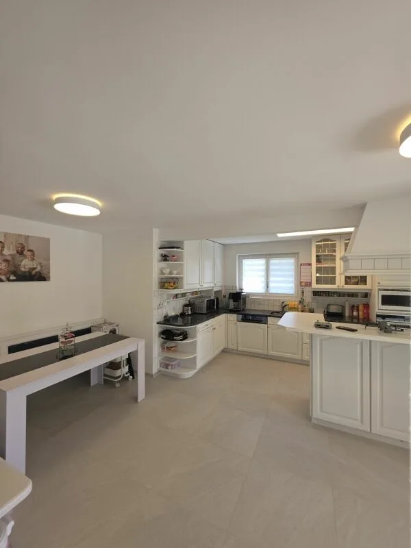 Wunderschönes, grosses 8.5 Zimmer EFH an Privatstrasse, mit grossem Garten – Foto 7 von 30