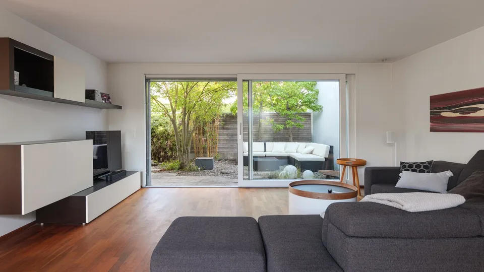 Modernes 5.5-Zimmer-Eckhaus mit 193 m² Wohnfläche, Garten und viel ... – Foto 3 von 11
