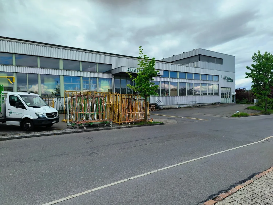 Vielseitige Gewerbe- und Lagerflächen in Samstagern – ideal auch als Handwerkerzentrum – Foto 4 von 9